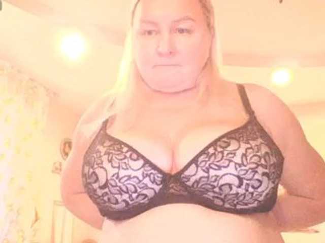 MiraRobens1 live cam on BongaCams