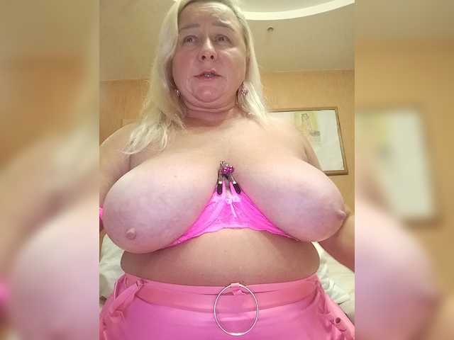 MiraRobens1 live cam on BongaCams