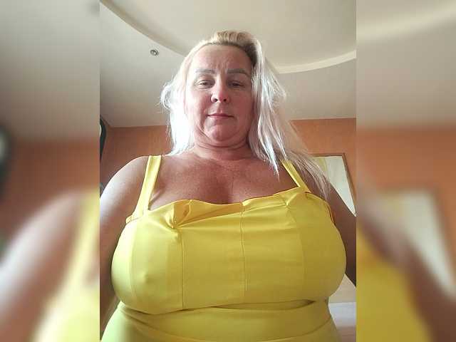 MiraRobens1 live cam on BongaCams