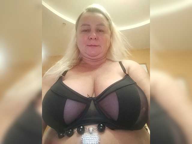 MiraRobens1 live cam on BongaCams