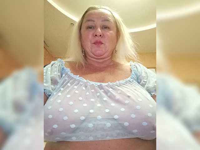 MiraRobens1 live cam on BongaCams