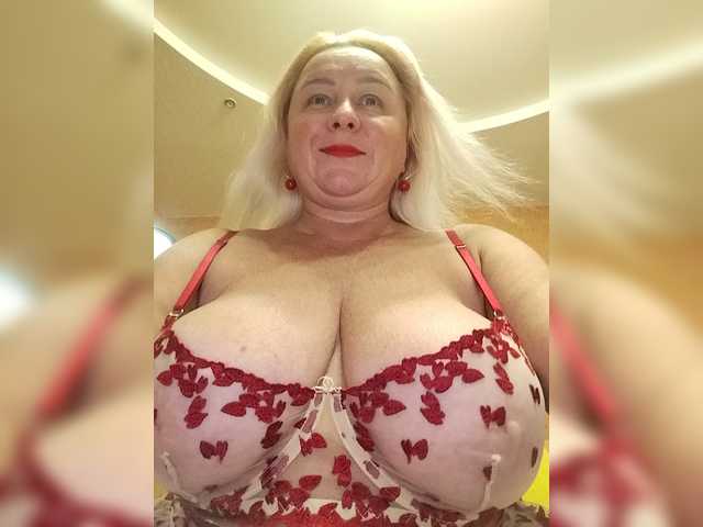 MiraRobens1 live cam on BongaCams