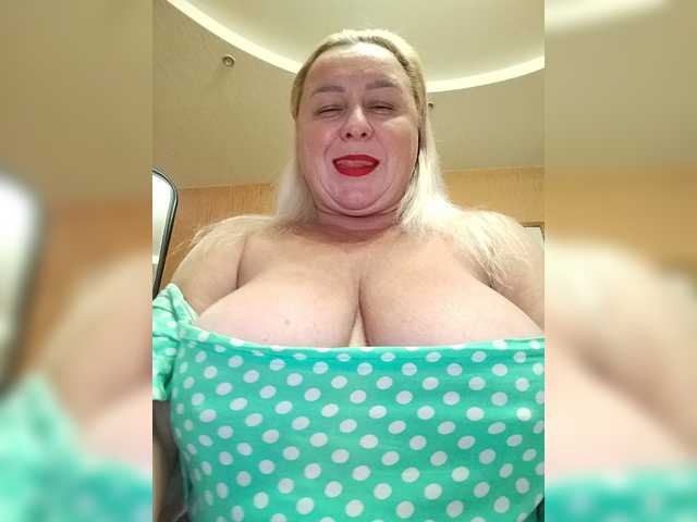 MiraRobens1 live cam on BongaCams