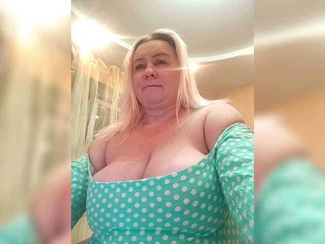MiraRobens1 live cam on BongaCams