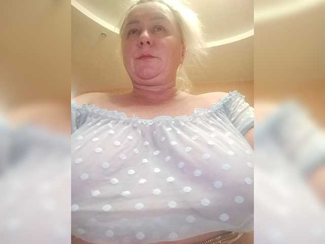 MiraRobens1 live cam on BongaCams