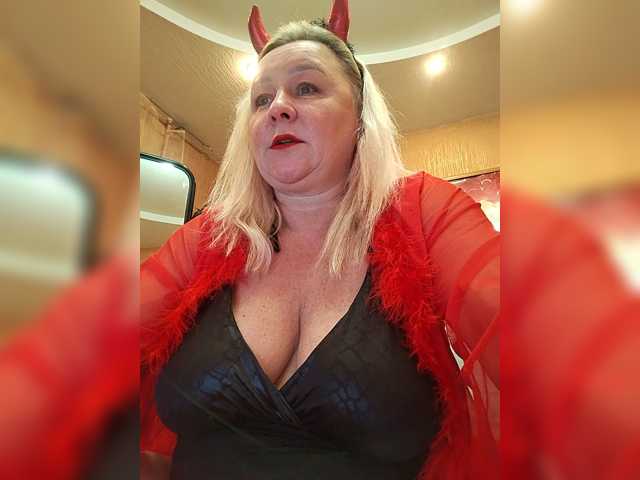 MiraRobens1 live cam on BongaCams