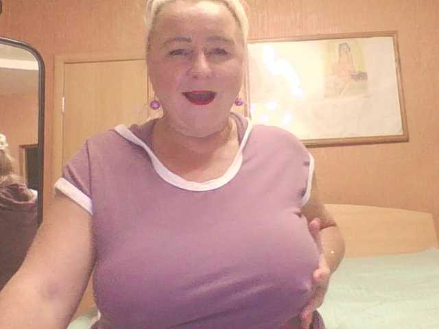 MiraRobens1 live cam preview