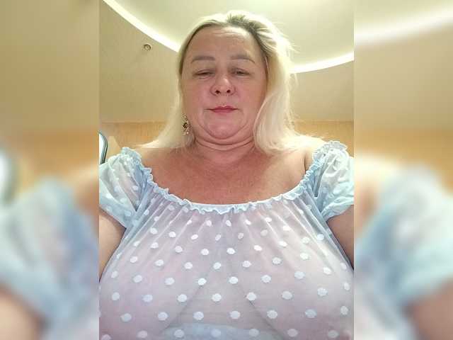 MiraRobens1 live cam on BongaCams