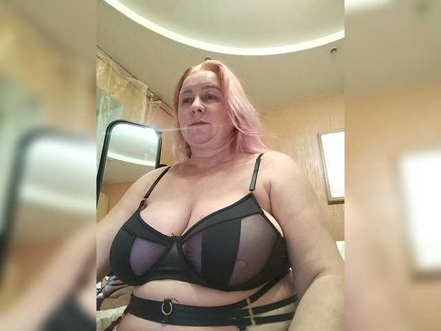 MiraRobens1 live cam on BongaCams