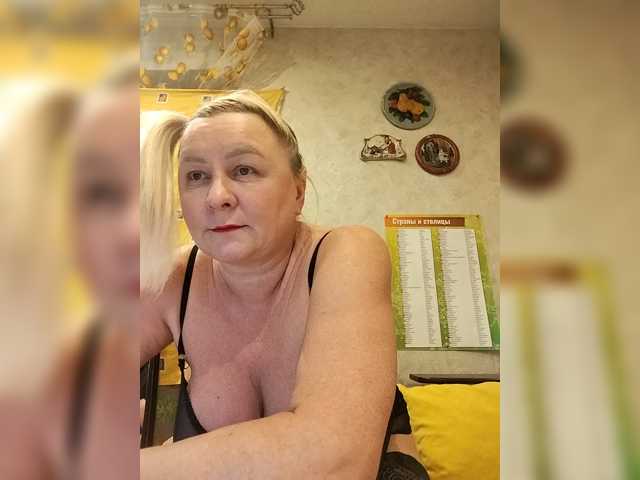 MiraRobens1 live cam on BongaCams