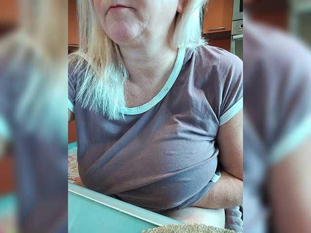 MiraRobens1 live cam on BongaCams