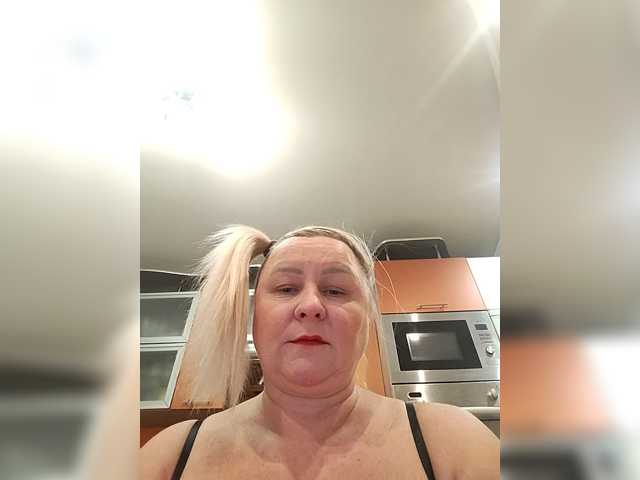 MiraRobens1 live cam on BongaCams