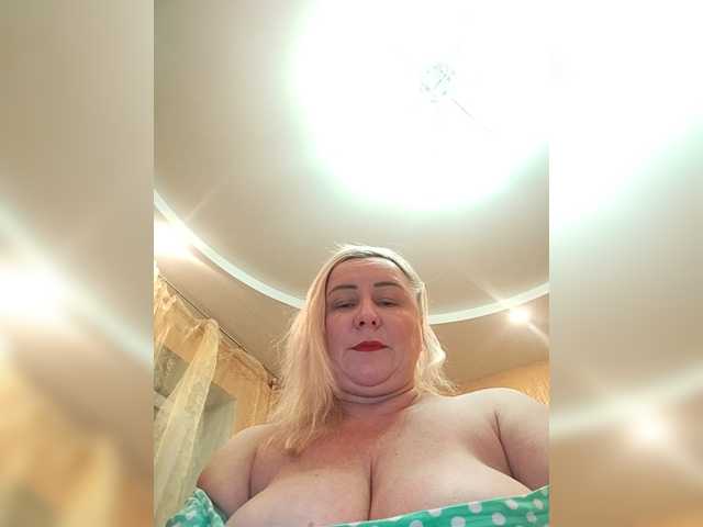 MiraRobens1 live cam on BongaCams