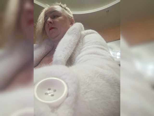MiraRobens1 live cam on BongaCams