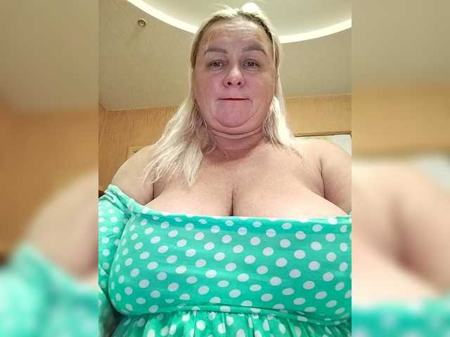 MiraRobens1 live cam on BongaCams