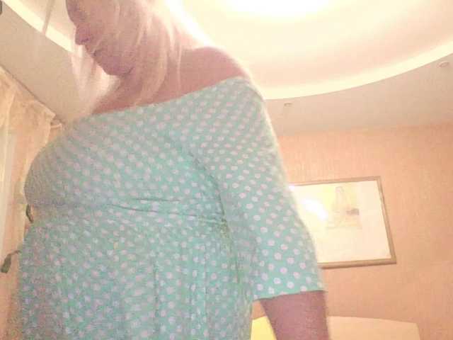 MiraRobens1 live cam on BongaCams