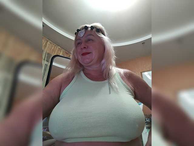 MiraRobens1 live cam on BongaCams