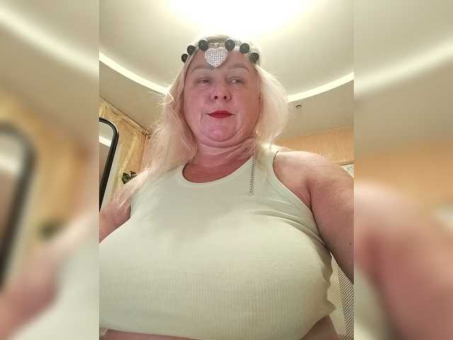 MiraRobens1 live cam on BongaCams