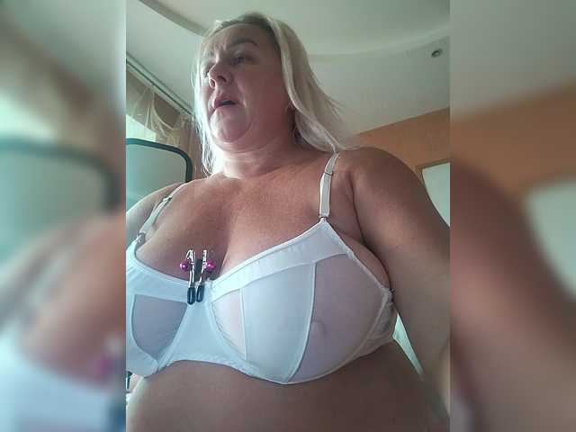 MiraRobens1 live cam on BongaCams