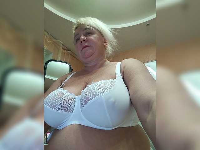 MiraRobens1 live cam on BongaCams