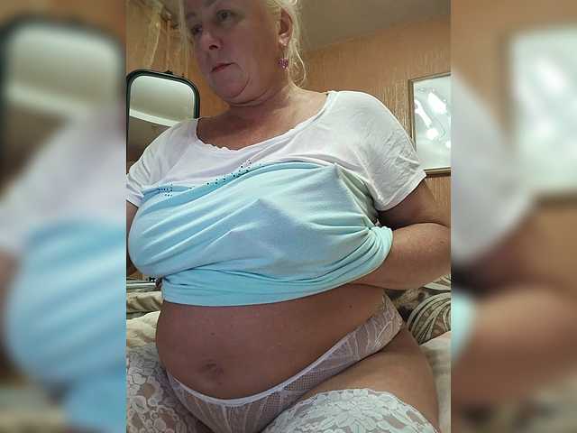 MiraRobens1 live cam on BongaCams