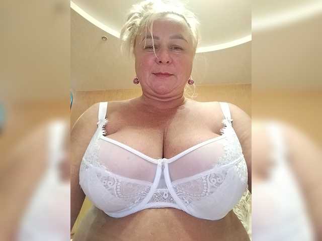 MiraRobens1 live cam on BongaCams