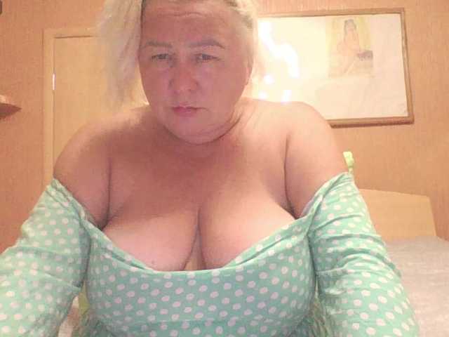MiraRobens1 live cam on BongaCams