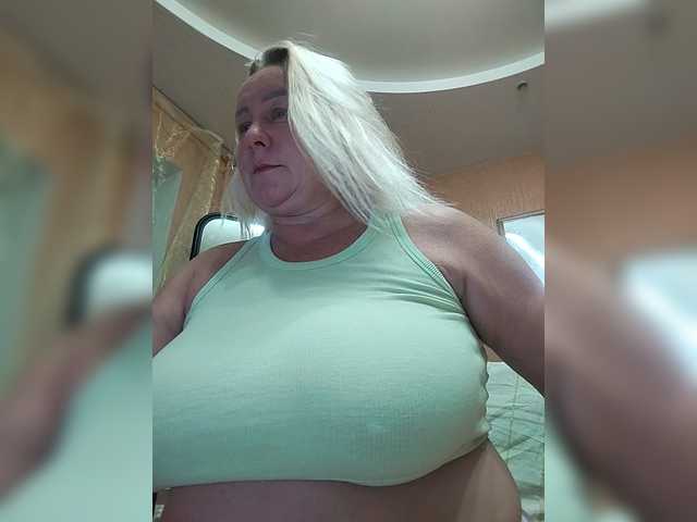 MiraRobens1 live cam on BongaCams