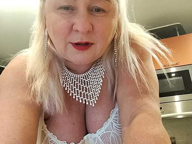 MiraRobens1 live cam on BongaCams