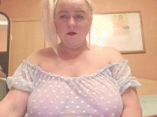 MiraRobens1 live cam on BongaCams