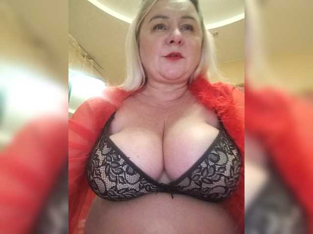 MiraRobens1 live cam on BongaCams