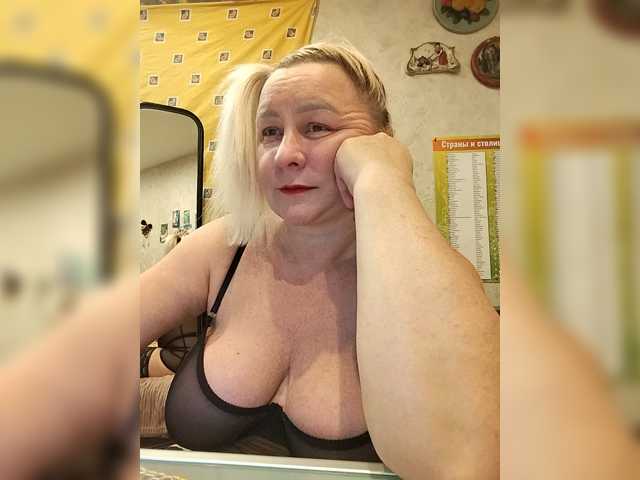 MiraRobens1 live cam on BongaCams