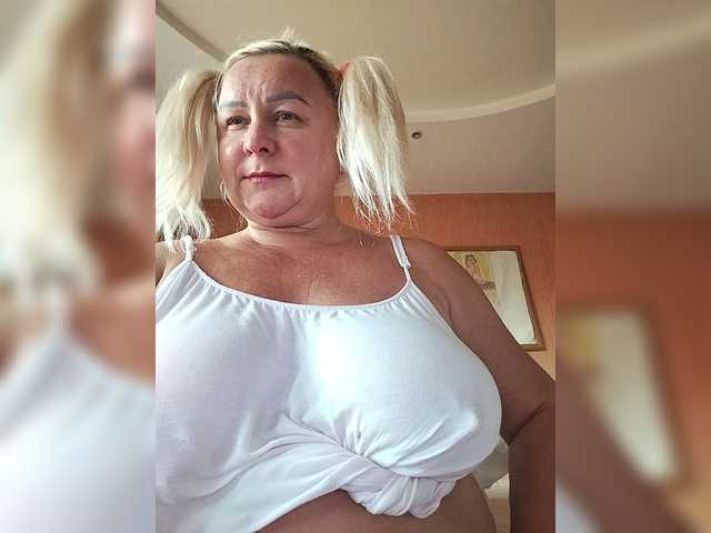 MiraRobens1 live cam on BongaCams