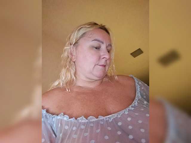 MiraRobens1 live cam on BongaCams