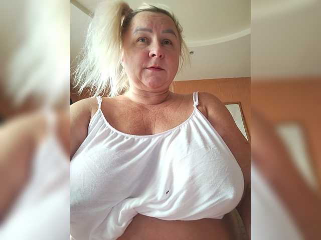 MiraRobens1 live cam on BongaCams
