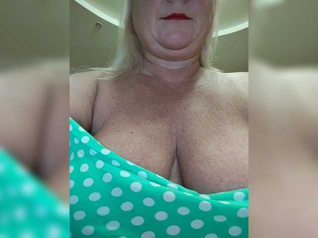 MiraRobens1 live cam on BongaCams
