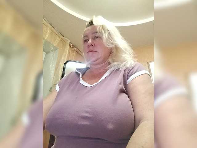 MiraRobens1 live cam on BongaCams