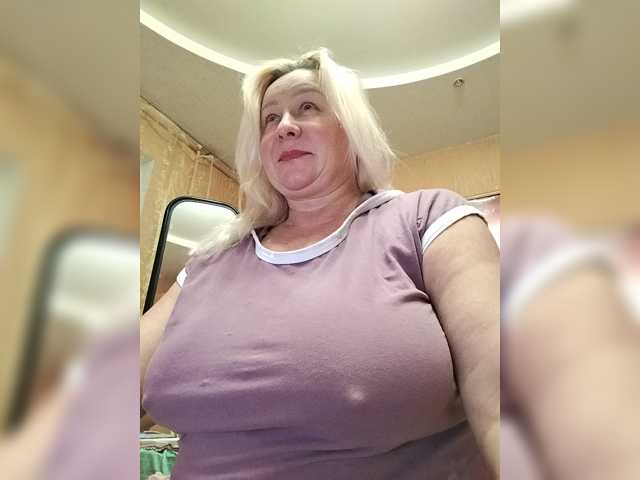 MiraRobens1 live cam preview