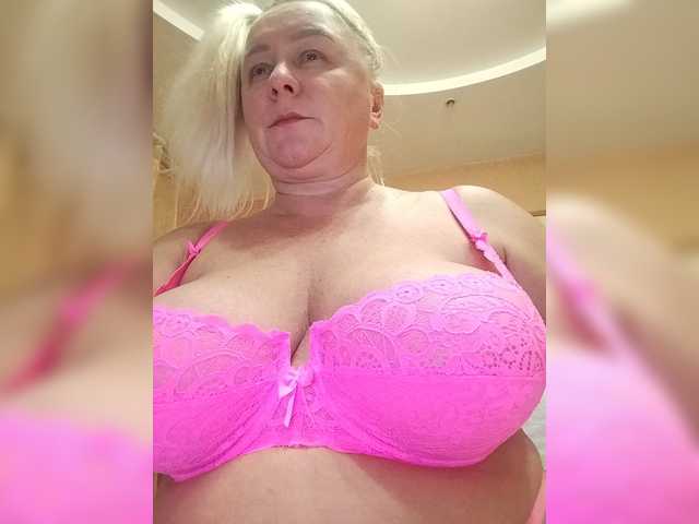 MiraRobens1 live cam on BongaCams