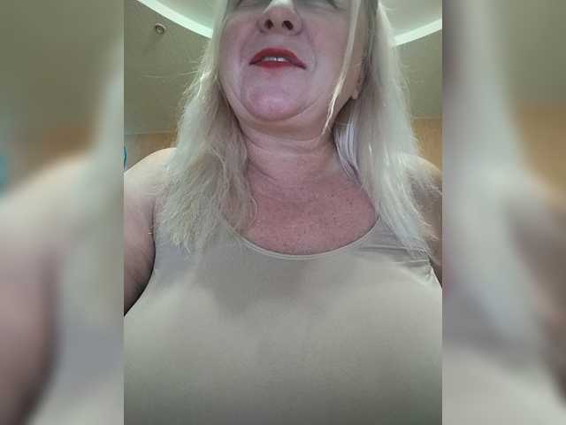 MiraRobens1 live cam on BongaCams