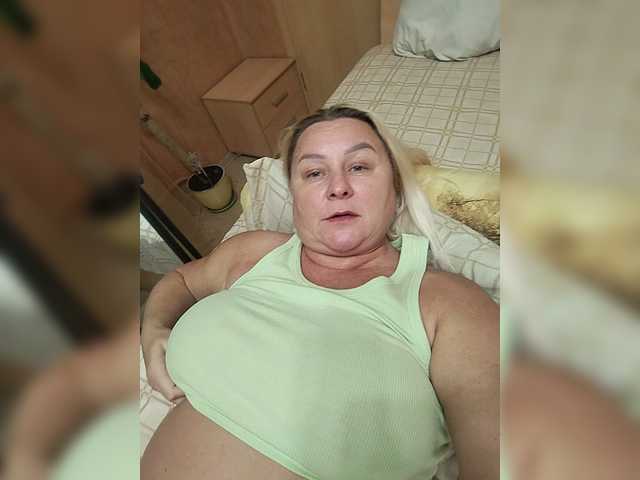 MiraRobens1 live cam on BongaCams