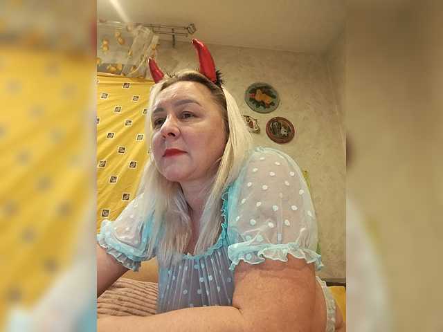 MiraRobens1 live cam on BongaCams