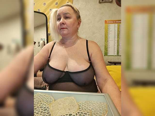 MiraRobens1 live cam on BongaCams