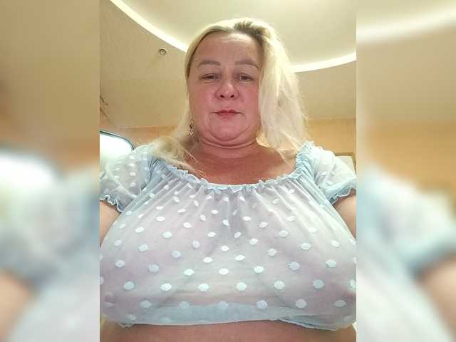 MiraRobens1 live cam on BongaCams