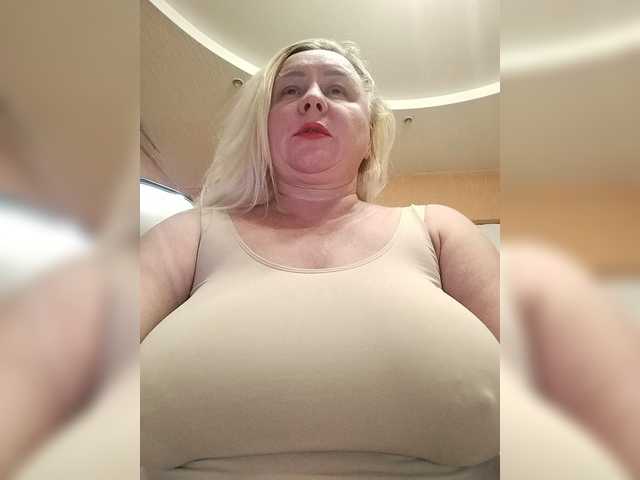 MiraRobens1 live cam on BongaCams
