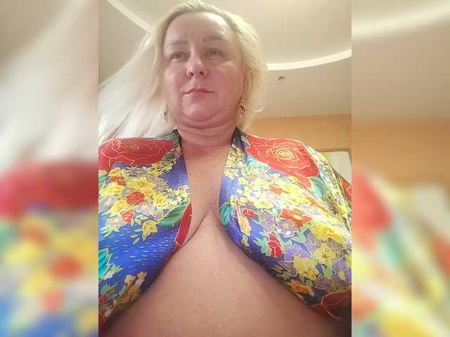 MiraRobens1 live cam on BongaCams
