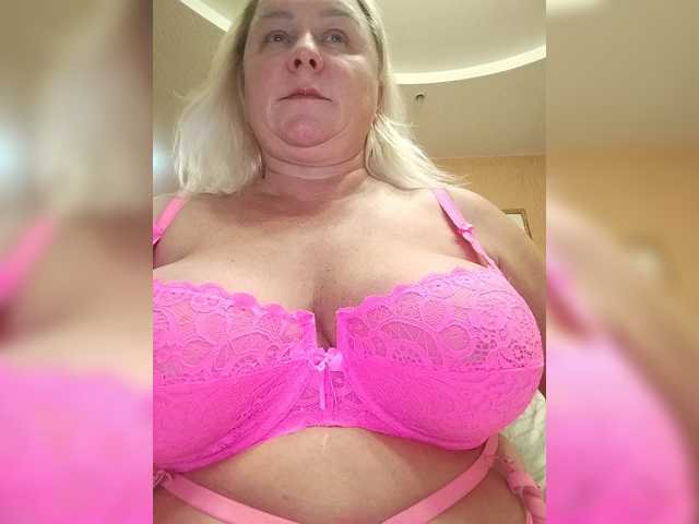 MiraRobens1 live cam on BongaCams