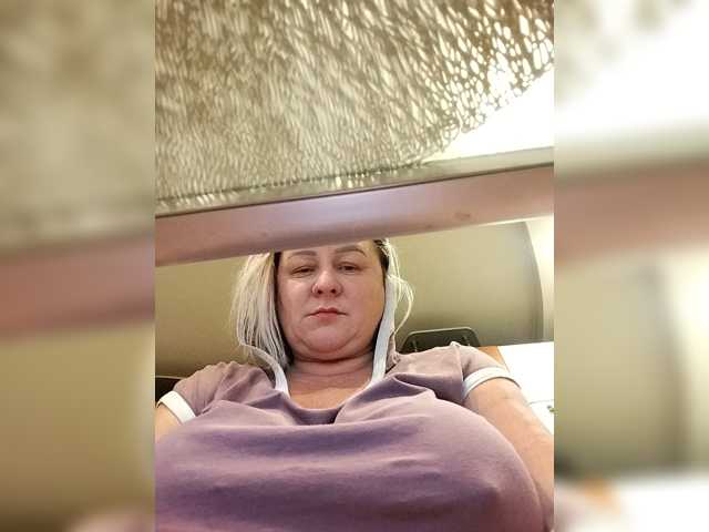 MiraRobens1 live cam on BongaCams