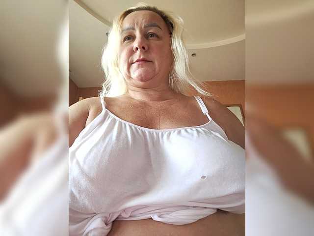 MiraRobens1 live cam on BongaCams