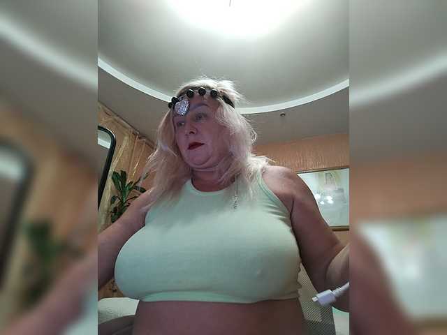 MiraRobens1 live cam preview